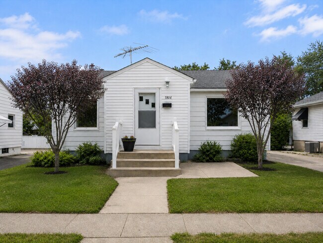 Building Photo - 1814 Nicholson St