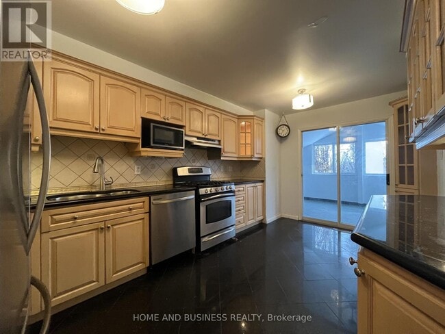 Photo du bâtiment - 7132 Harding Crescent