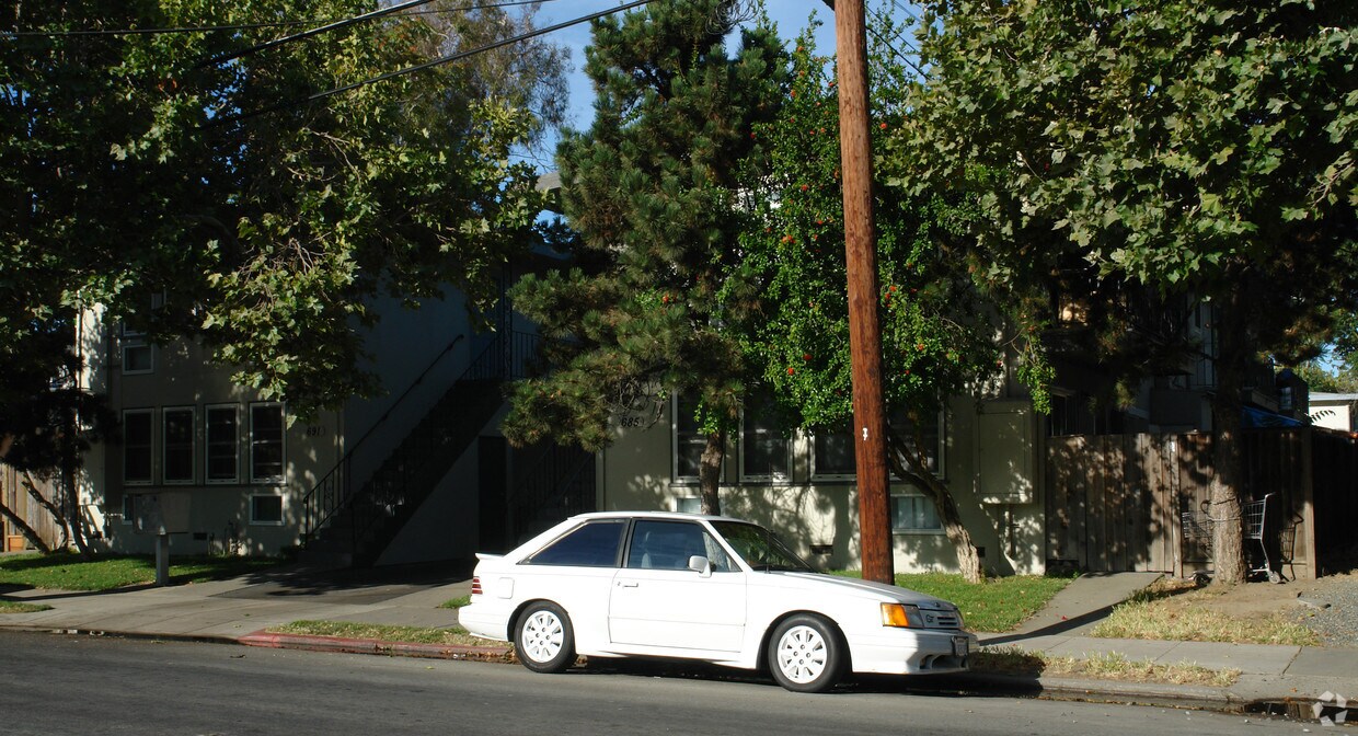 Building Photo - 685 S Almaden Ave