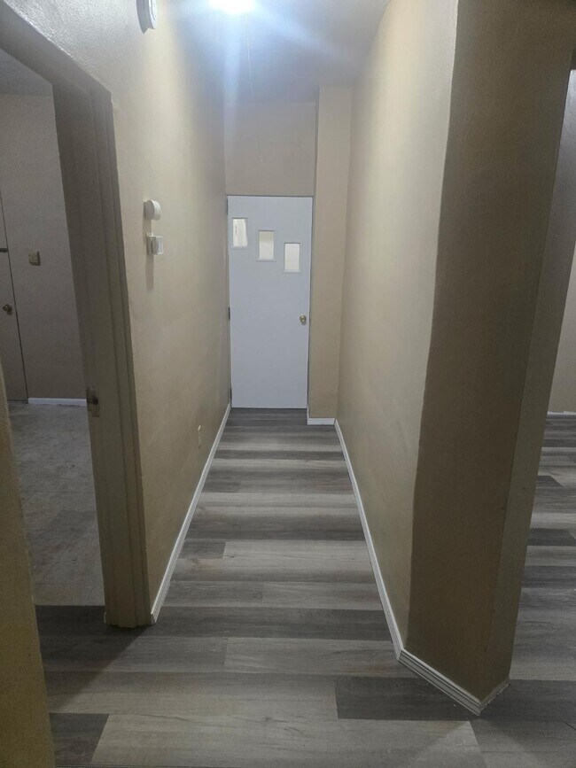 Foto del edificio - 509 E Clay St