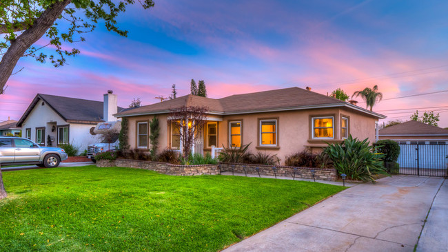 Foto del edificio - BEAUTIFUL, SINGLE-FAMILY HOME