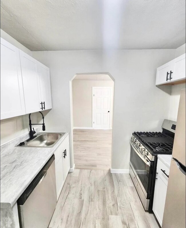 Foto del edificio - 1910 E 12th St