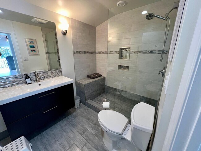 Foto del edificio - 714 Rockaway Beach Ave