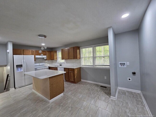 Foto del edificio - 2532 Sourwood Dr