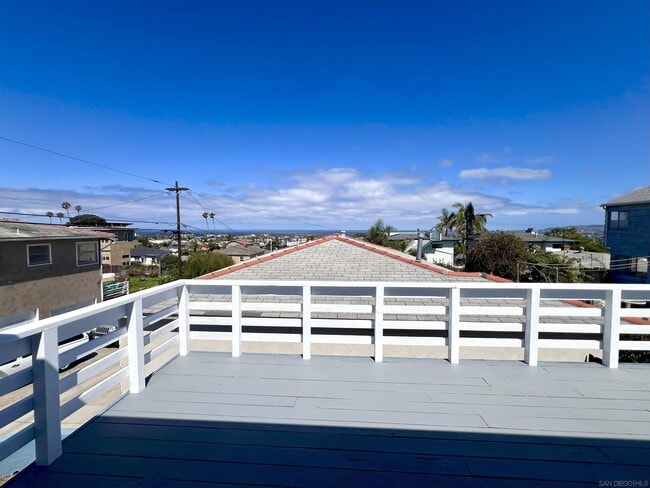 Building Photo - 4551 Santa Monica Ave