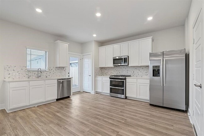 Building Photo - 10638 Whitejacket