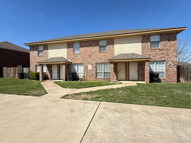 Building Photo - 4501 Deek Dr