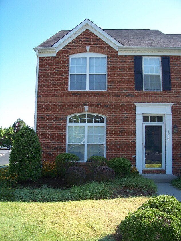 Foto principal - Spacious End Unit Town Home in Glen Allen