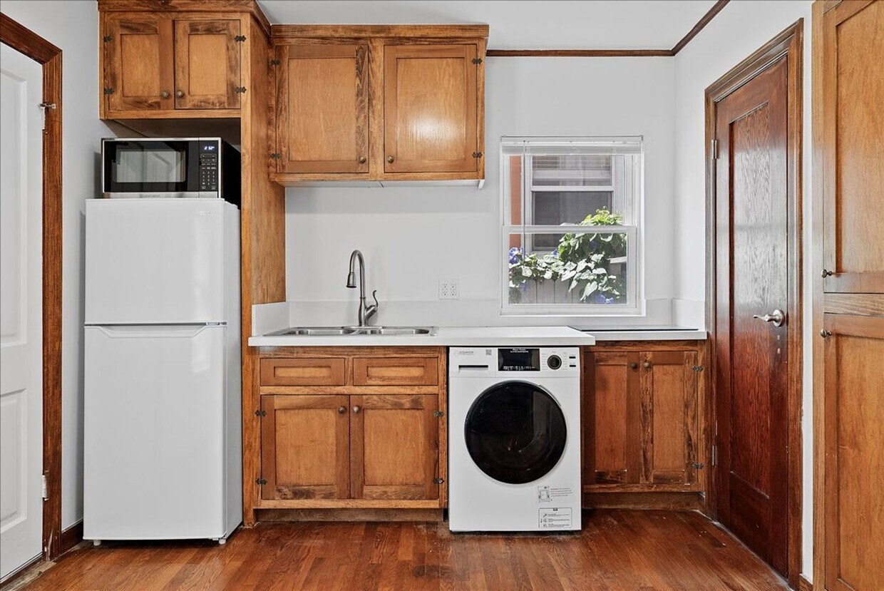 Primary Photo - Studio Apartment With In-Unit Laundry!