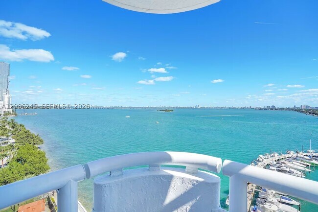 Building Photo - 1717 N Bayshore Dr