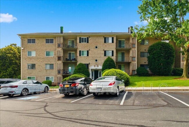 Foto del edificio - 1521 Colonial Dr
