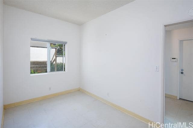 Building Photo - 3533 Hinahina St