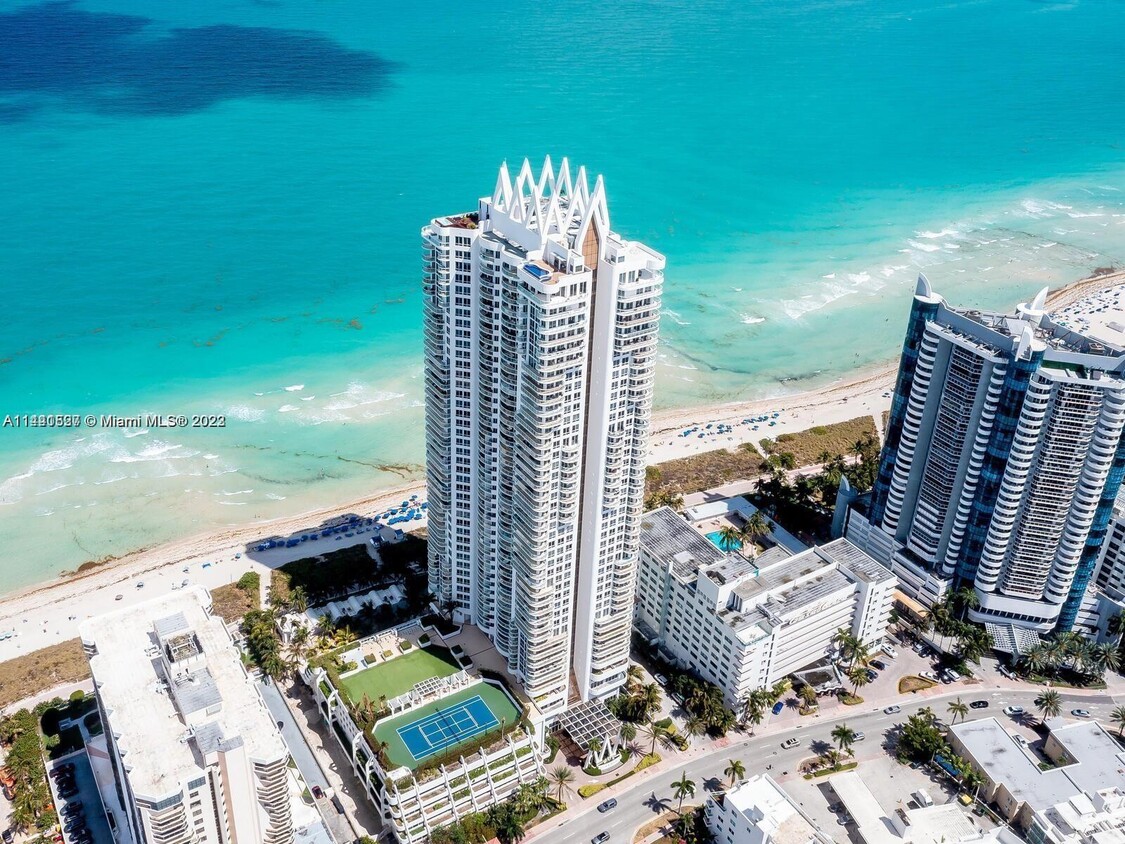 Foto principal - 6365 Collins Ave