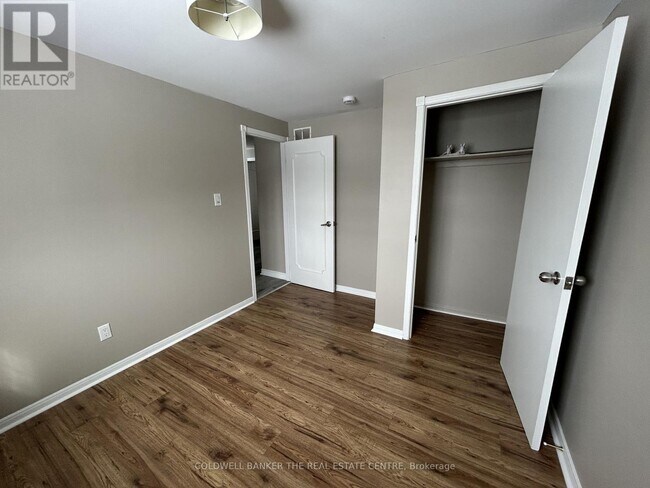 Building Photo - 11 Chaucer Crescent