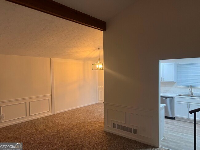 Building Photo - 9028 Raven Dr