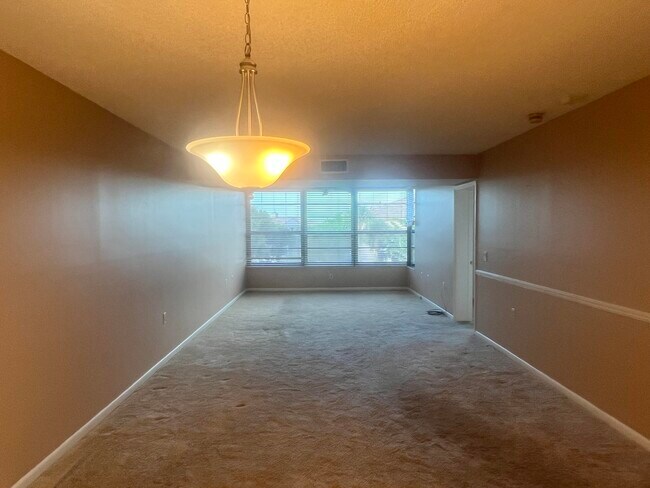 Building Photo - 3636 Whitehall Dr