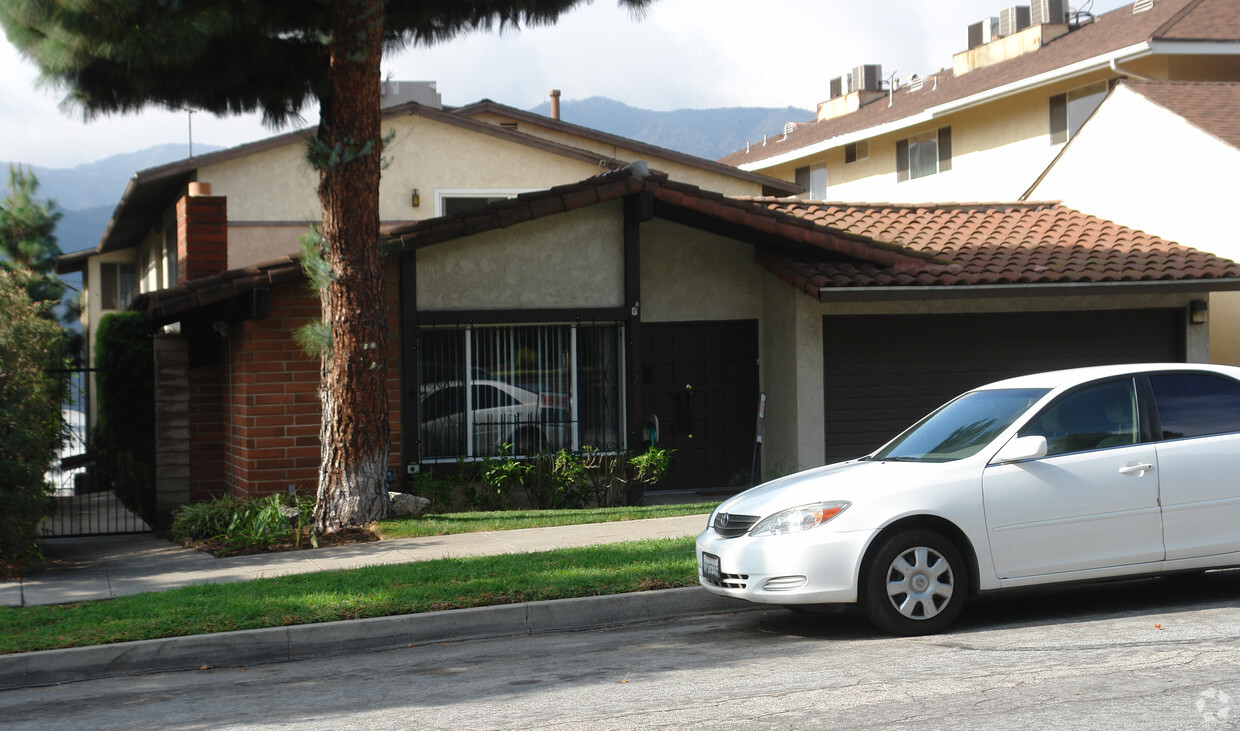Foto principal - 3226 Fairesta Ave