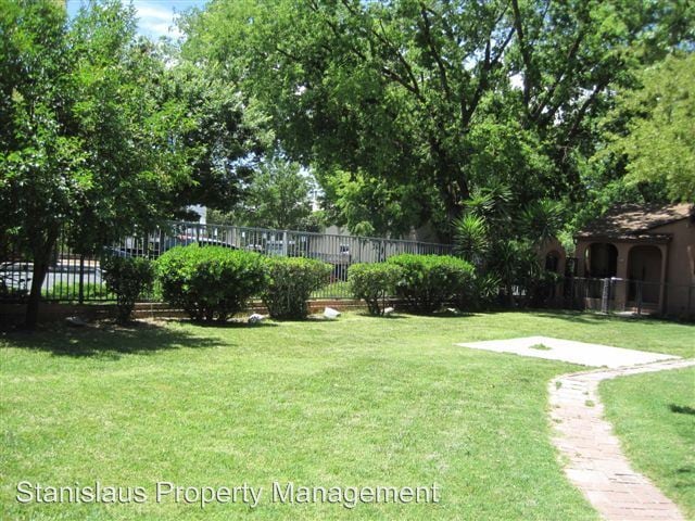 Building Photo - 716 18th St