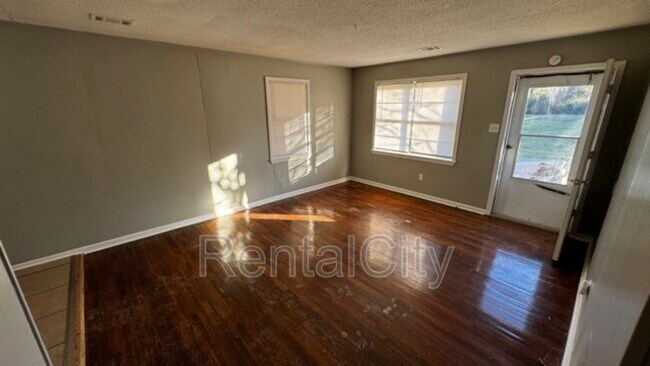 Building Photo - 321 Navy Dr