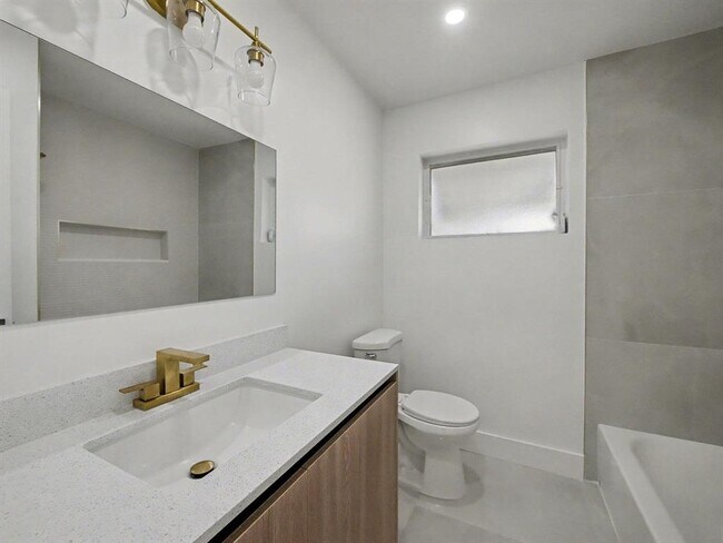 Building Photo - 1940 NW 32nd St