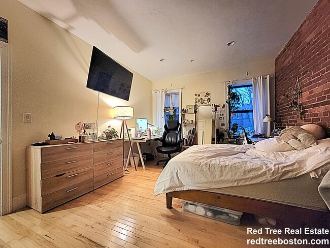 Photo - 1203 Beacon St Apartment