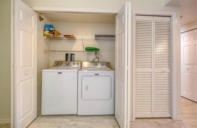 Building Photo - 960 Starkey Rd