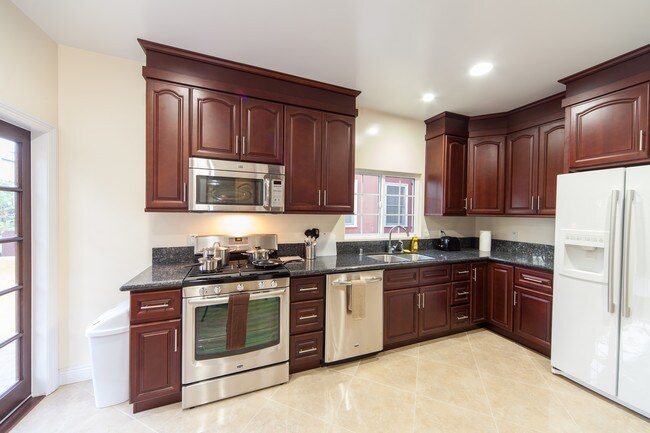 Kitchen - 1913 Carmen Ave