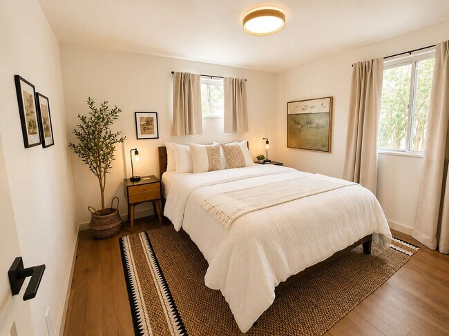 Foto del edificio - Fully Furnished 3BR | Renovated | All Utilities Included | Ideal for 30+ Day Stays