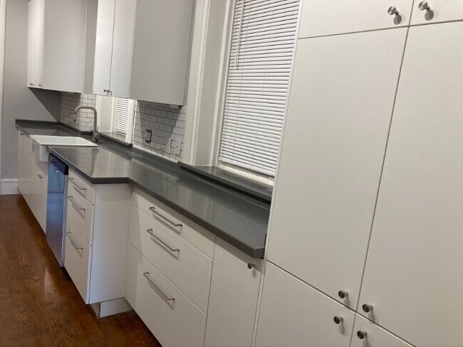 Foto del edificio - 1102 N Wolcott Ave