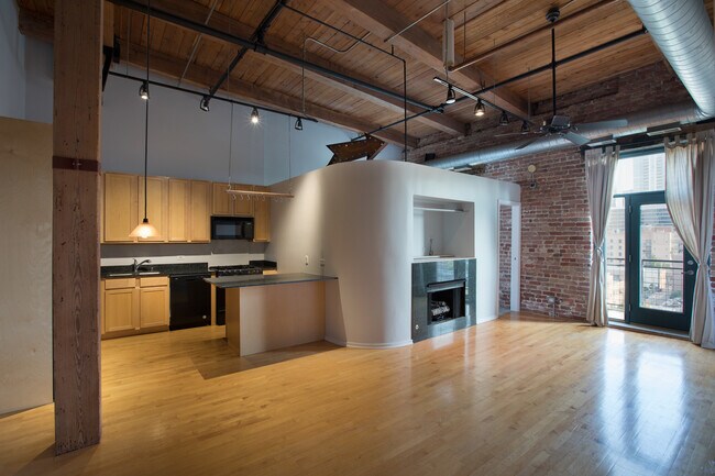 Building Photo - 1550 S Indiana Ave