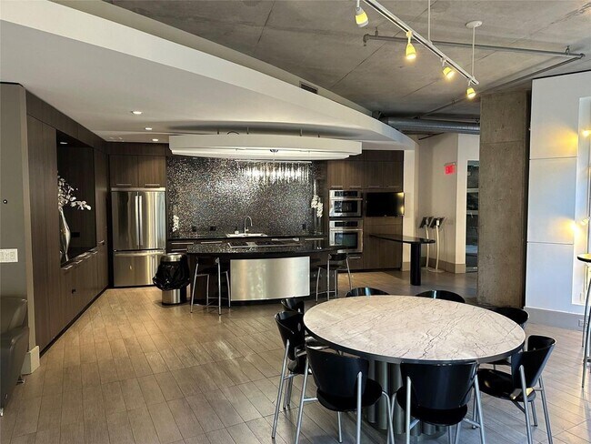 Foto del edificio - 1901 Post Oak Blvd