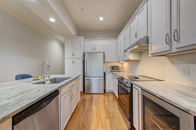 Building Photo - 58 Briar Hollow Ln