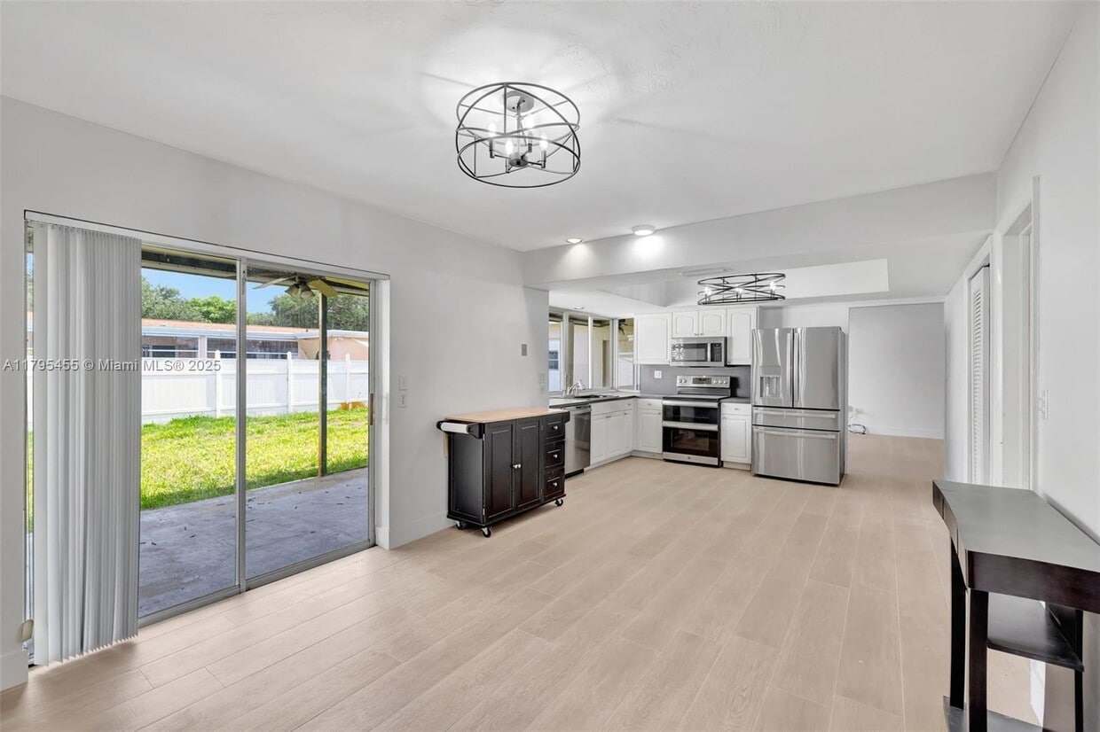 Primary Photo - 9121 SW 54th Pl