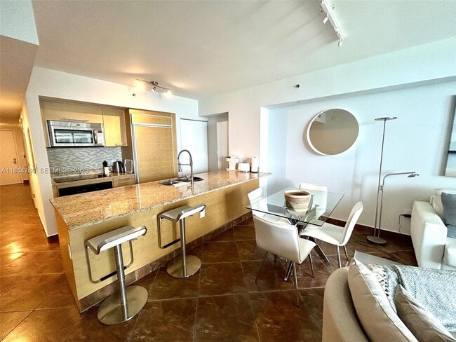 Building Photo - 1830 S Ocean Dr