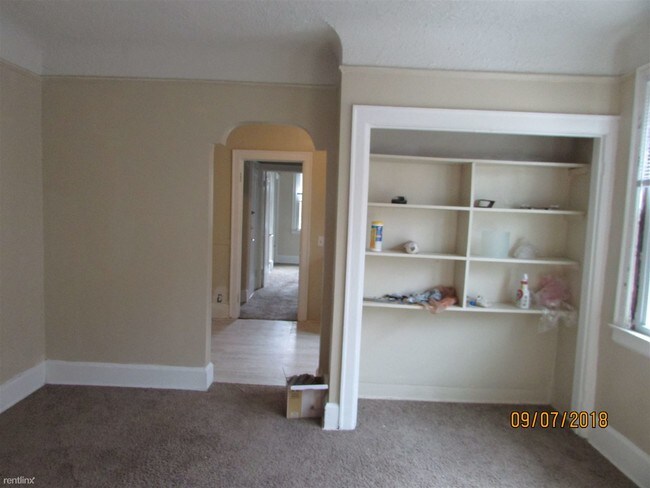 Building Photo - 1 br, 1 bath  - 16188 Lawton St Unit 3- Upper