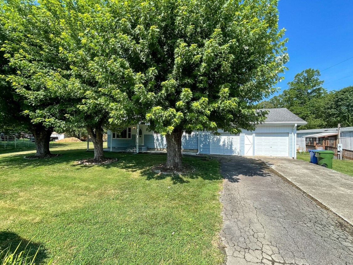 Primary Photo - 3-Bedroom with Garage in South Asheville