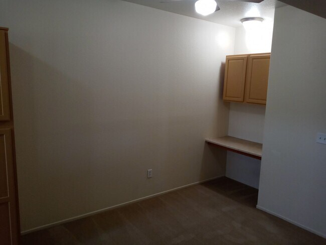 Foto del edificio - 41410 Juniper St