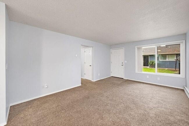 Foto del edificio - Recently upgraded 3 Bedroom! Washer/Dryer in unit!, Great Location! $500.00 Deposit OAC*!!