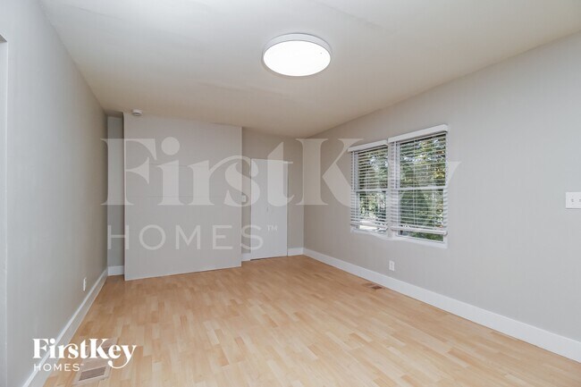 Building Photo - 2081 Glenwood Ave SE