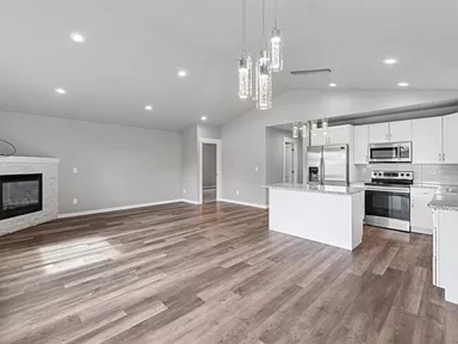 Building Photo - 906 E. Courtland Ave. Spokane, WA 99207-Nu...