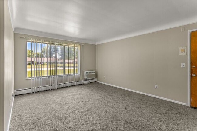 Foto del edificio - Updated Apartments- Heat and Water included- Section 8 Accepted- Deposit Assistance Program