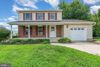Building Photo - 332 Hill Ct