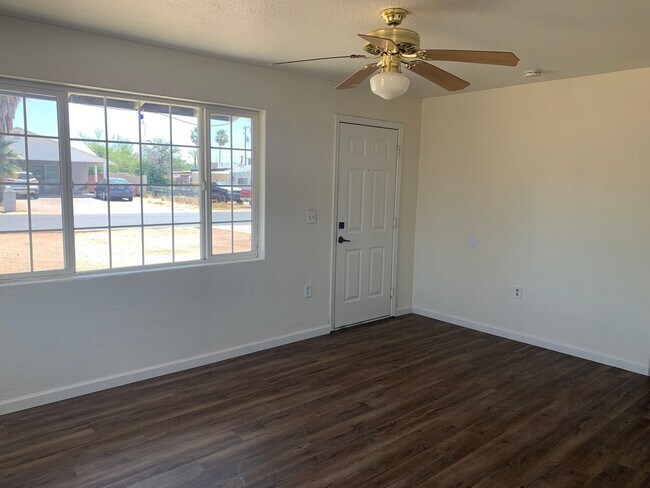 Foto del edificio - Great 2 bedroom 1 bathroom home in northeast Mesa