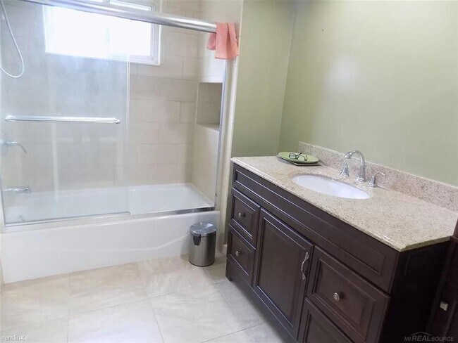 Foto del edificio - 27275 Dowland St