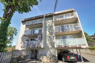 Building Photo - 2902 Washington Avenue