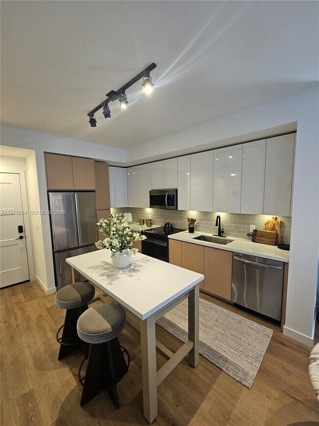 Foto del edificio - 1650 NE 124th St