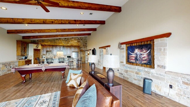 Foto del edificio - 8261 Nemec Ln