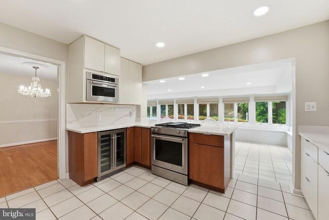 Building Photo - 2419 Claremont Dr