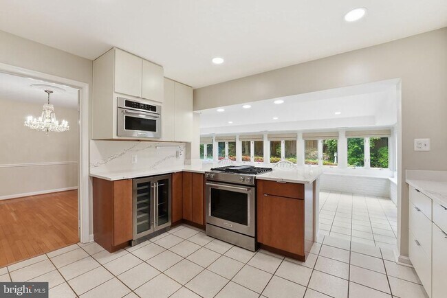 Foto del edificio - 2419 Claremont Dr