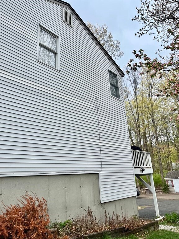 Building Photo - 17 Crestwood Dr